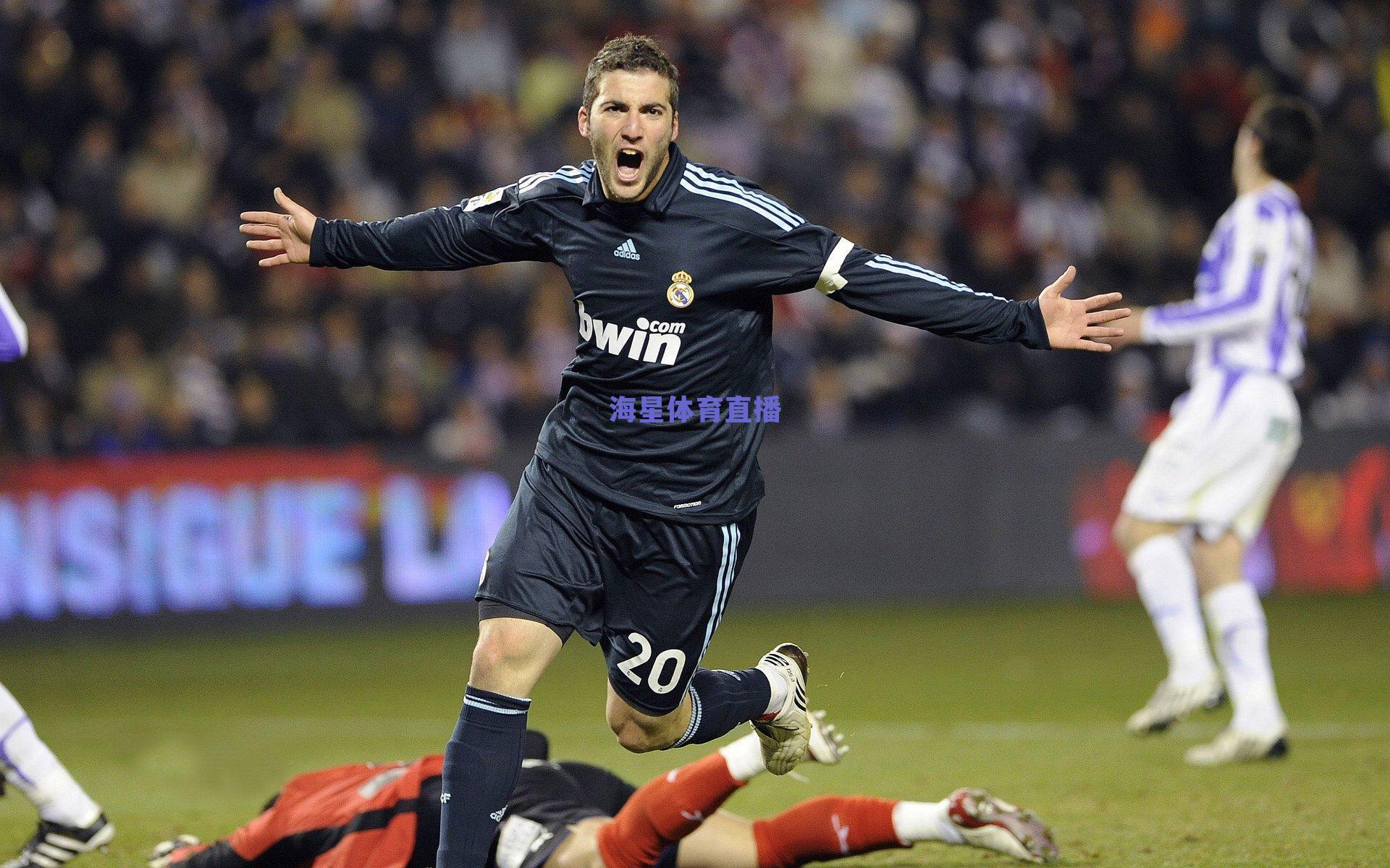 皇马新星雅各布·拉蒙加盟科莫,合约包含回购条款引发关注