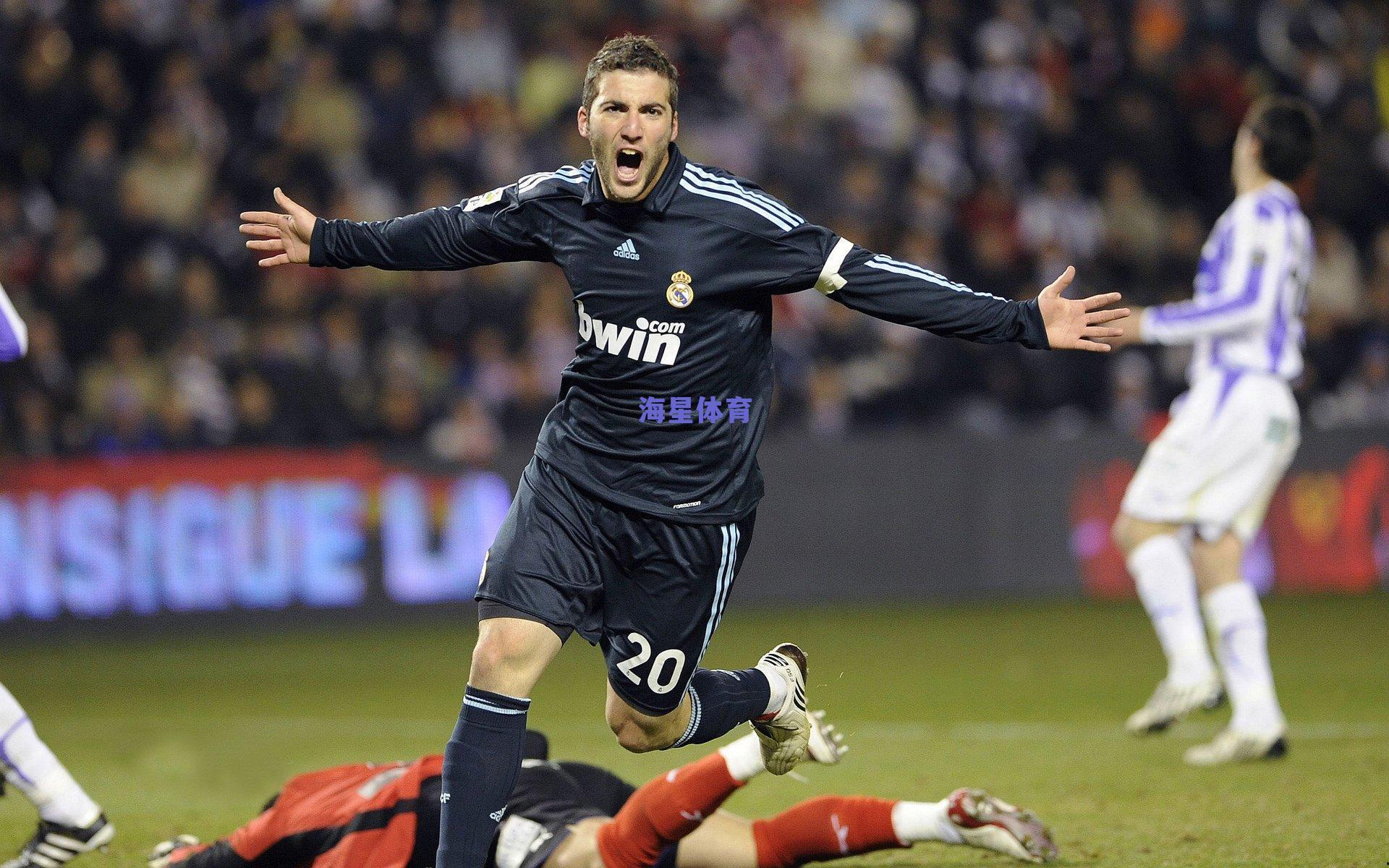 特尔施特根笑谈与巴萨关系，非常好，手术因确实有伤